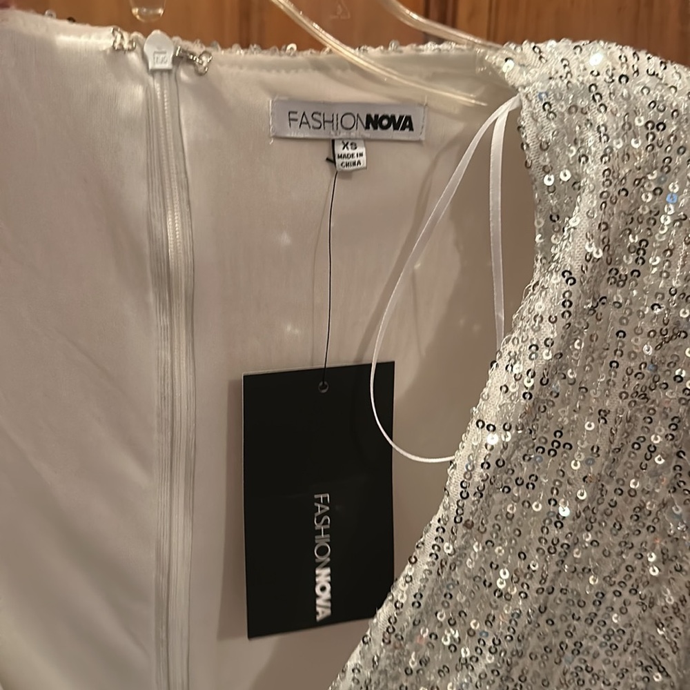 Elegant Silver Sequin dress NWT - Picture 6 of 9